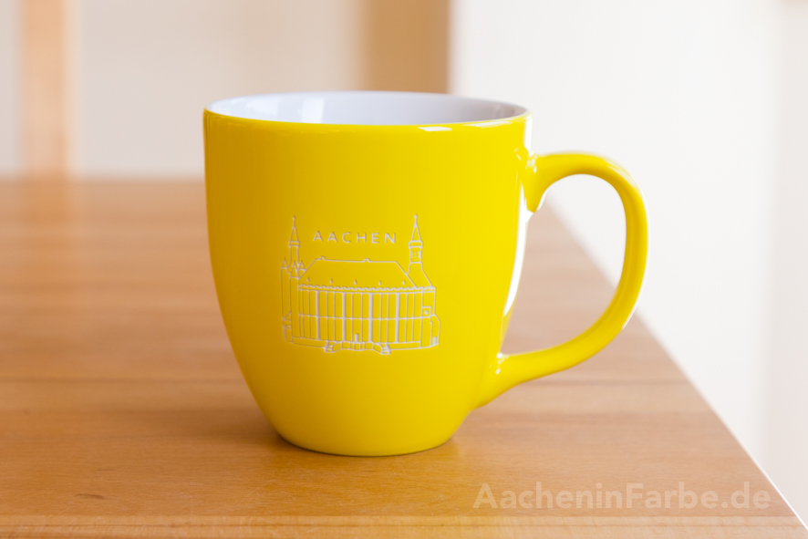 Aachen Becher bunt, Rathaus, gelb, graviert
